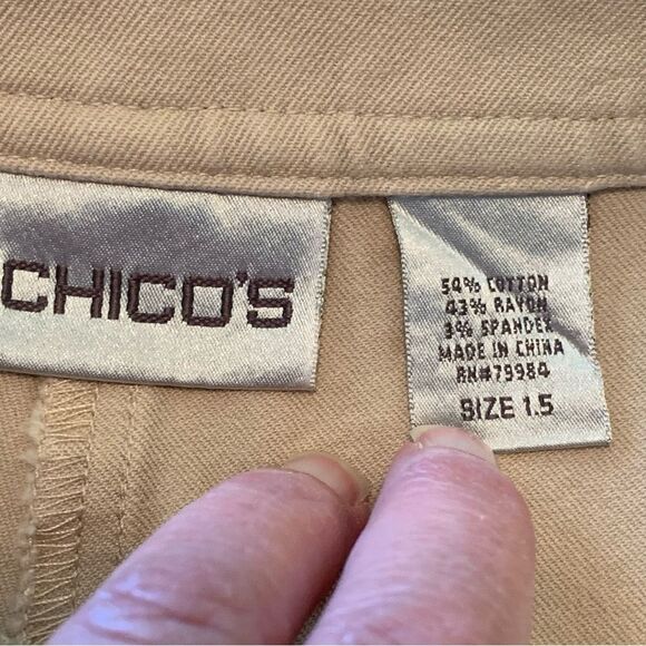 CHICO’S Crop pants women’s size 1.5 or  M/10 Tan flat front wide leg. - Picture 6 of 13